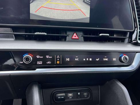 Used 2025 Kia Sportage EX w/ Premium Package image 29