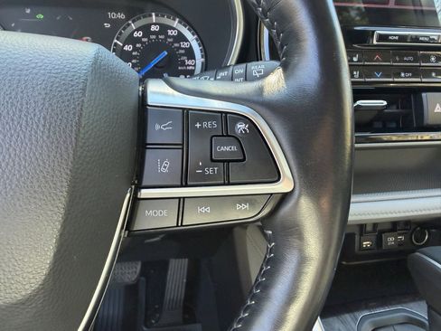 Used 2021 Toyota Highlander Limited image 25