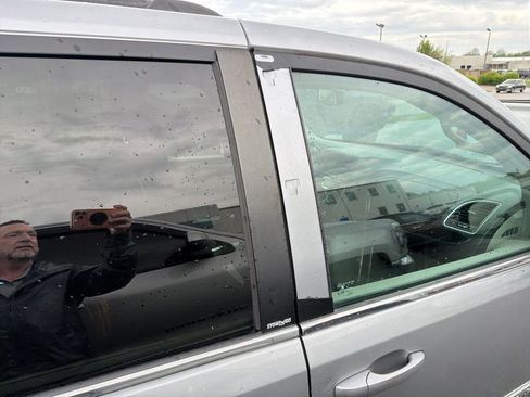 Used 2014 Chrysler Town & Country Touring image 17