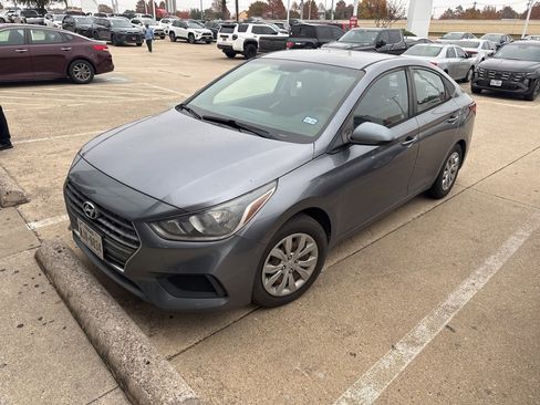 Used 2018 Hyundai Accent SE image 1