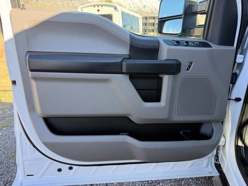 Used 2020 Ford F350 XL w/ Power Equipment Group image 32