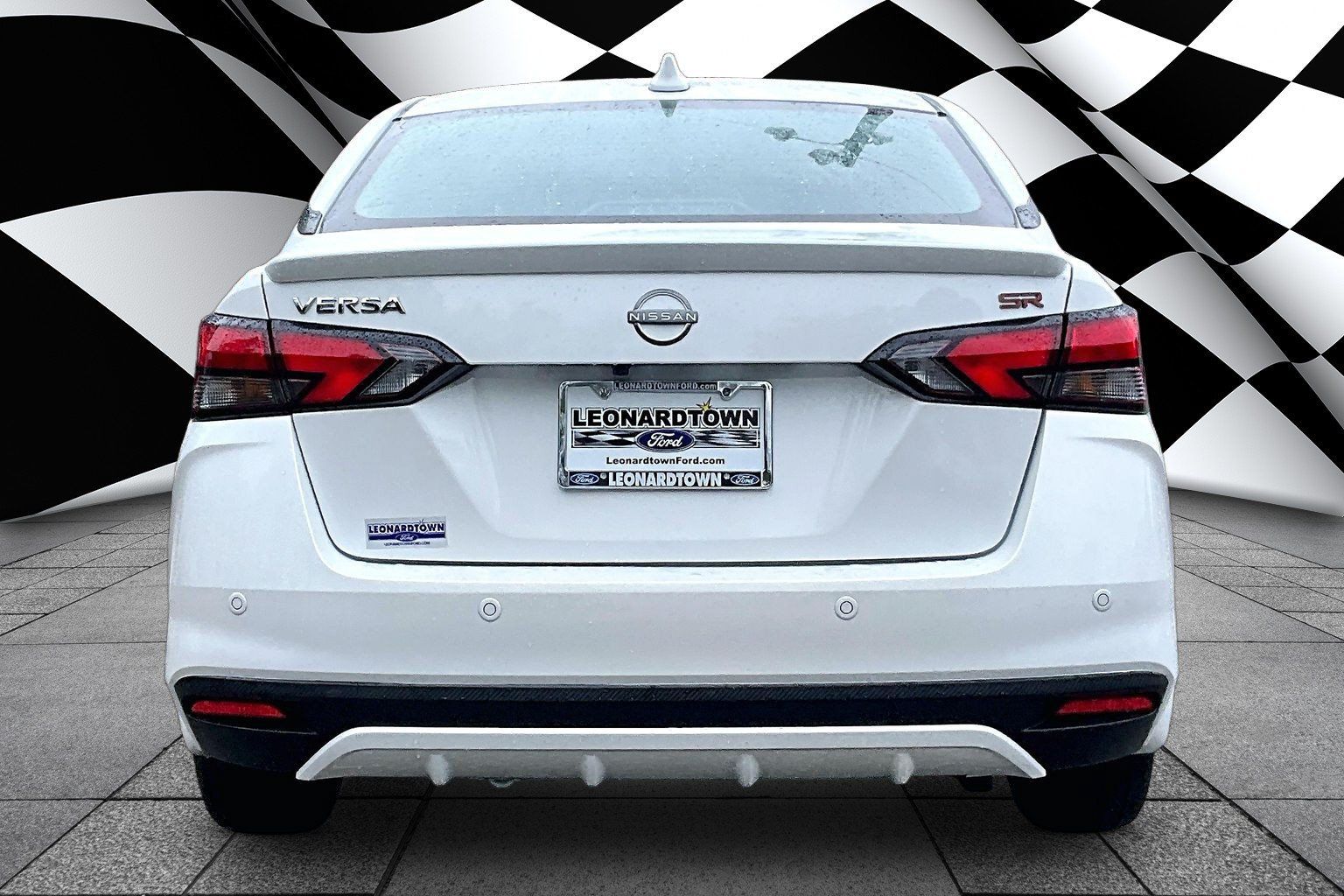 Used 2025 Nissan Versa SR w/ Trunk Package FWD image 5