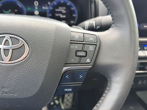 Used 2025 Toyota Camry Hybrid FWD image 29