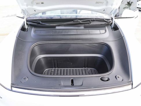 Used 2026 Tesla Model Y Long Range image 28