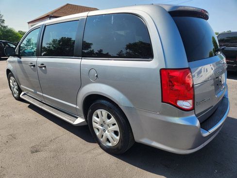 Used 2019 Dodge Grand Caravan SE w/ UConnect Hands-Free Group FWD image 9