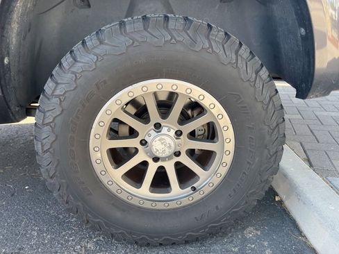 Used 2014 RAM 1500 Laramie AWD/4WD image 5