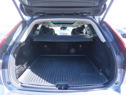 Used 2018 Volvo XC60 T6 Inscription w/ Luxury Seat Package AWD/4WD image 12