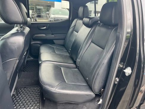 Used 2018 Toyota Tacoma TRD Sport AWD/4WD image 10