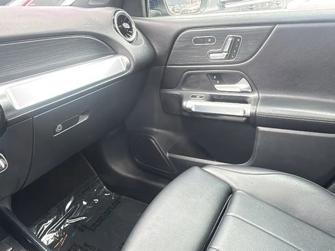 Used 2021 Mercedes-Benz GLB 250 4MATIC w/ Premium Package image 12