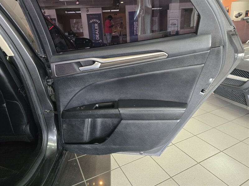 Used 2017 Ford Fusion SE w/ Fusion SE Technology Package FWD image 15