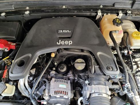 Used 2019 Jeep Wrangler Unlimited Sport S AWD/4WD image 30