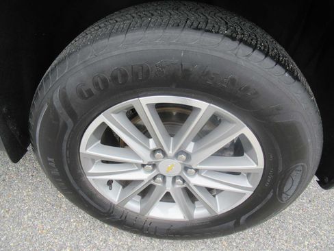 Used 2022 Chevrolet Traverse LT w/ LPO, Floor Liner Package AWD/4WD image 9