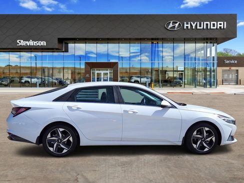 Certified 2022 Hyundai Elantra Limited image 4