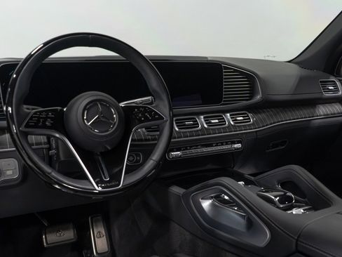 Used 2025 Mercedes-Benz Maybach GLS 600 4MATIC image 43