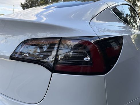 Used 2018 Tesla Model 3 Long Range RWD image 12