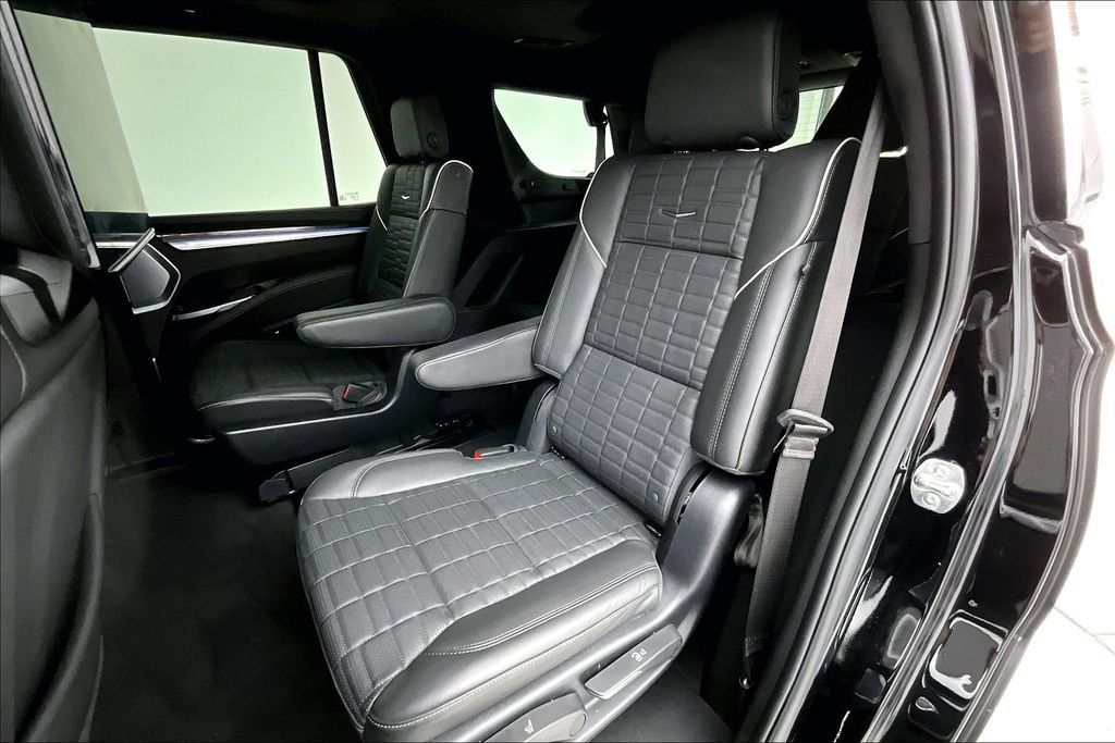 Used 2025 Cadillac Escalade Sport Platinum AWD/4WD image 32