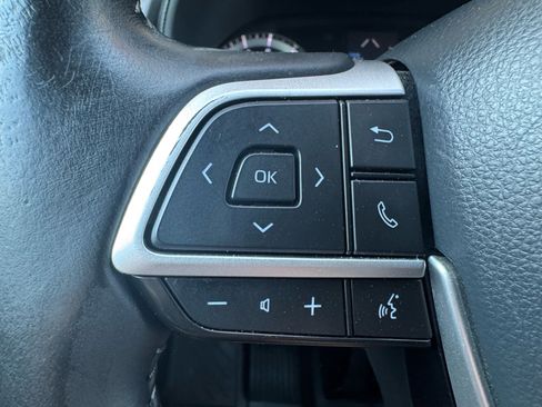 Used 2022 Toyota Highlander LE image 18