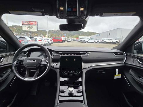 New 2025 Jeep Grand Cherokee L Overland w/ Luxury Tech Group IV image 15