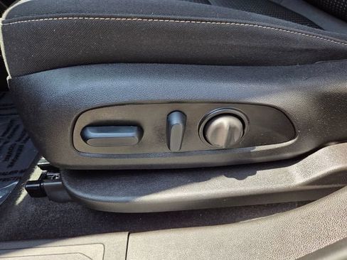 Used 2023 GMC Acadia SLE w/ Driver Convenience Package FWD image 18