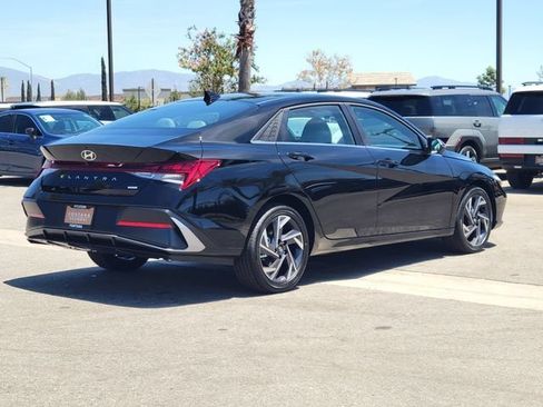 New 2026 Hyundai Elantra Limited FWD image 4