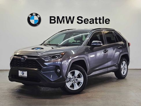 Used 2021 Toyota RAV4 XLE image 1
