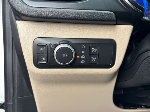 Used 2020 Ford Escape Titanium image 14