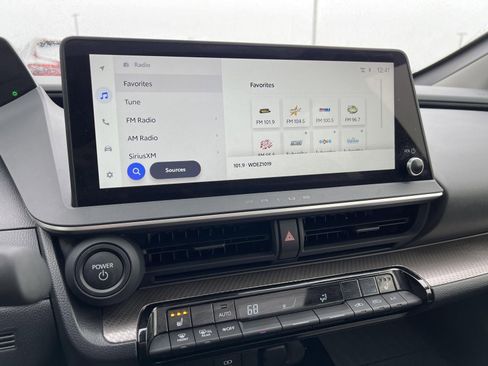 Used 2025 Toyota Prius XLE image 25