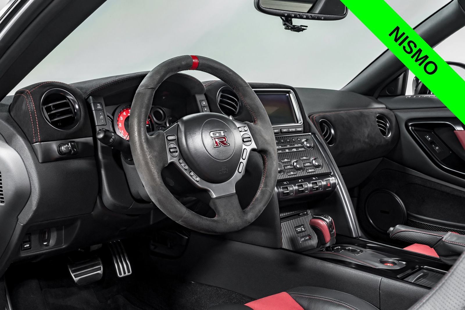 Used 2016 Nissan GT-R NISMO AWD/4WD image 15
