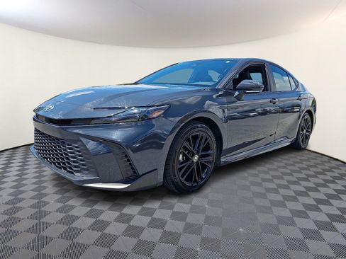 Used 2025 Toyota Camry SE FWD image 3