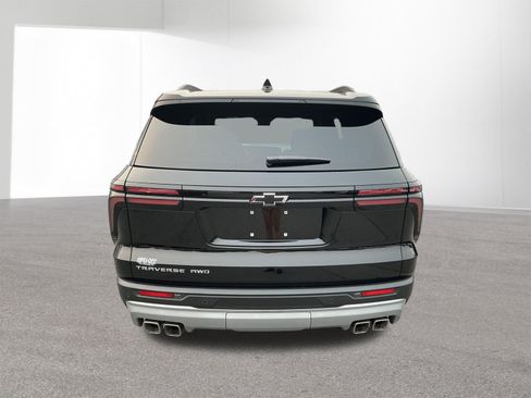 Used 2026 Chevrolet Traverse LT w/ Sun and Wheel Package AWD/4WD image 4
