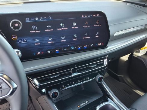 New 2026 Chevrolet Traverse LT w/ Sun and Wheel Package FWD image 11