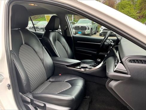 Used 2023 Toyota Camry SE FWD image 11