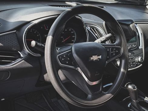 Used 2020 Chevrolet Malibu LT FWD image 2