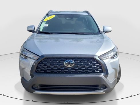 Used 2023 Toyota Corolla Cross LE FWD image 2