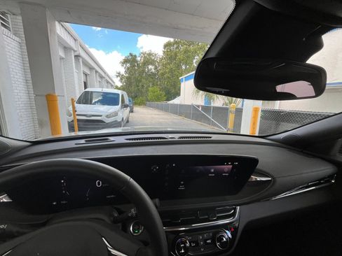 Used 2025 Buick Envista Sport Touring image 33