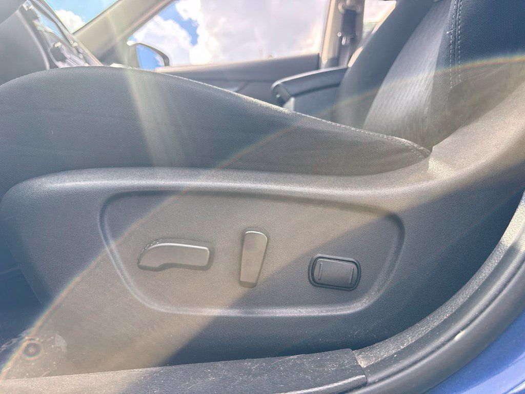 Used 2018 Nissan Rogue SV FWD image 10