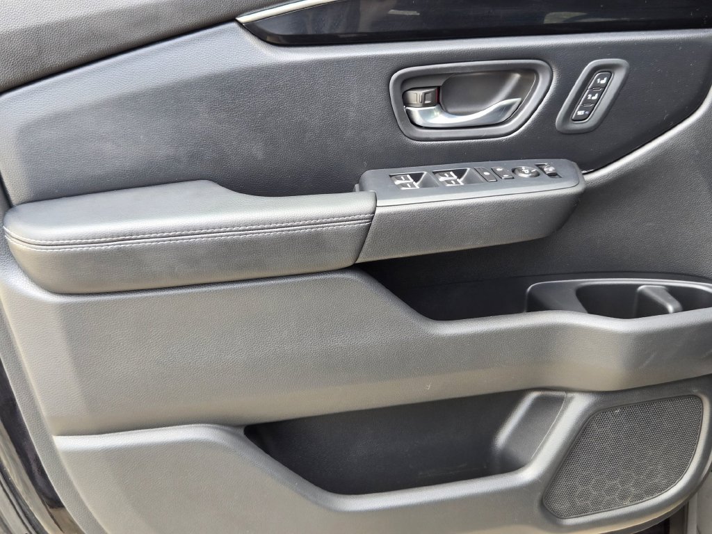 Used 2023 Honda Pilot Touring image 11