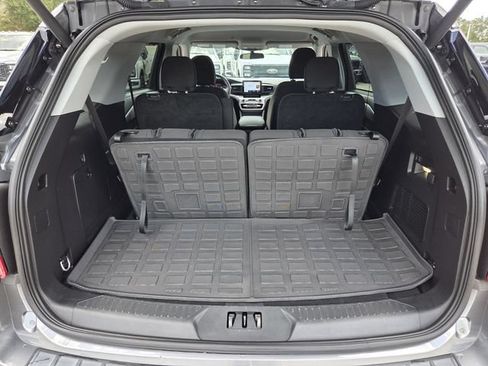 Certified 2024 Ford Explorer XLT RWD image 18