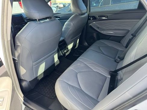 Used 2021 Toyota Avalon Limited w/ Advanced Safety Package FWD image 6