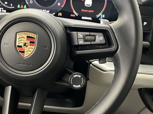 Used 2024 Porsche Cayenne Base image 33