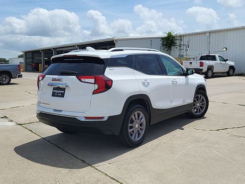Used 2023 GMC Terrain SLT FWD image 4