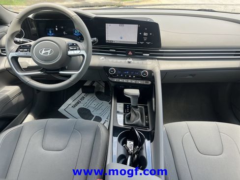 Used 2025 Hyundai Elantra SEL FWD image 5