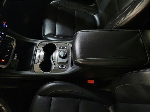 Used 2020 GMC Acadia SLT image 12