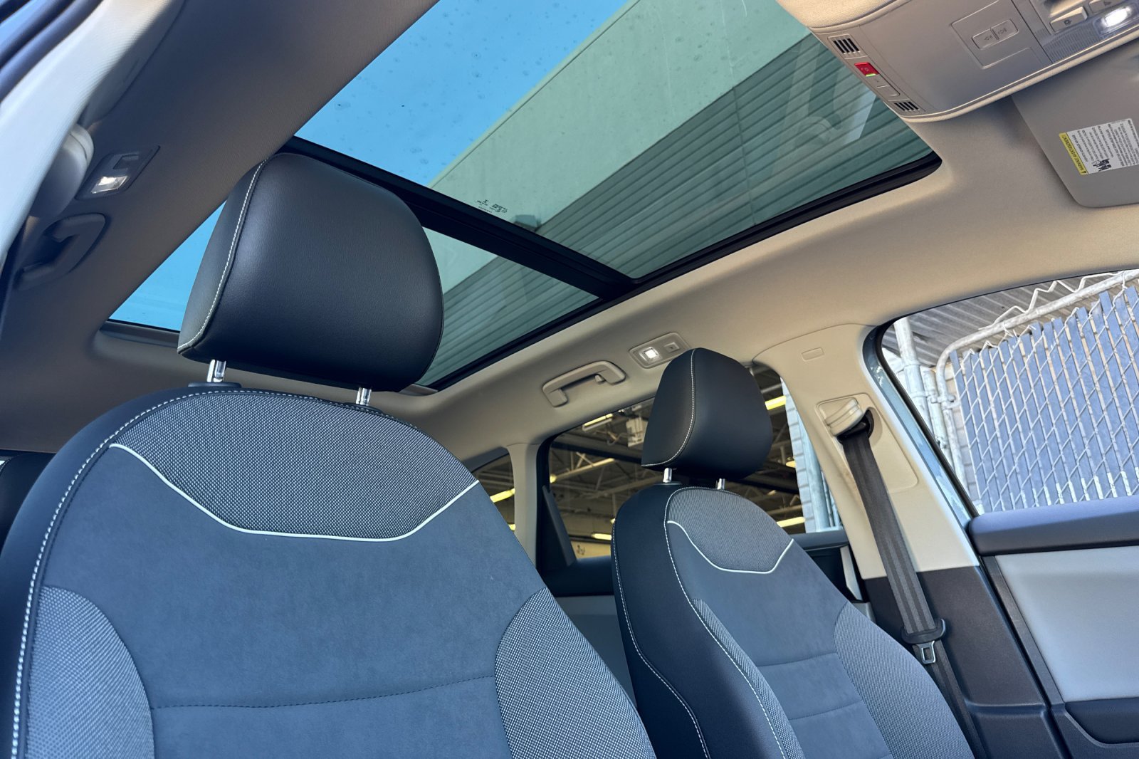 Used 2023 Volkswagen Taos SE w/ Panoramic Sunroof Package FWD image 17