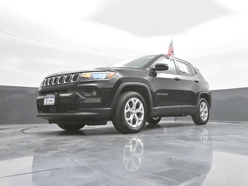 Used 2024 Jeep Compass Latitude AWD/4WD image 36