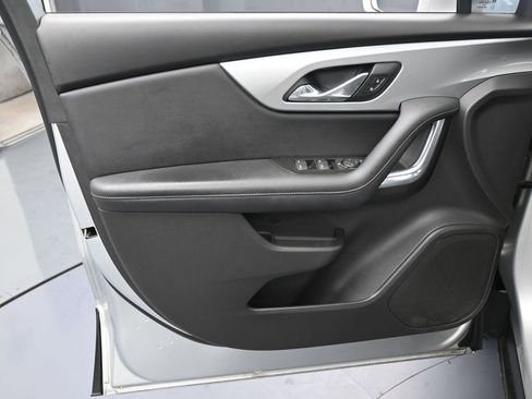 Used 2019 Chevrolet Blazer L FWD image 12