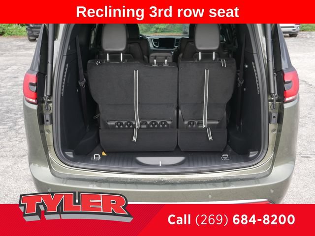New 2027 Chrysler Pacifica Select FWD image 16