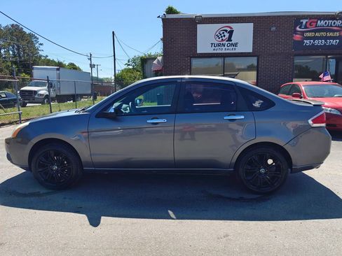 Used 2010 Ford Focus SEL FWD image 2