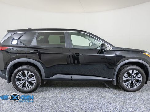Used 2022 Nissan Rogue SV FWD image 8