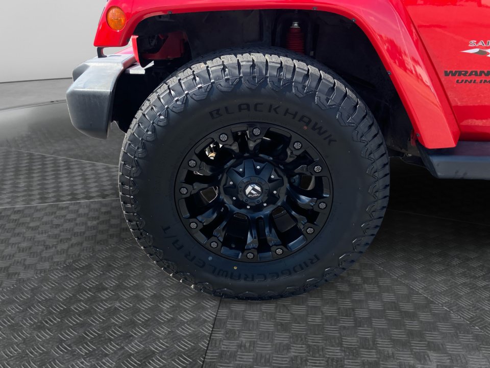 Used 2016 Jeep Wrangler Unlimited Sahara w/ Connectivity Group AWD/4WD image 31